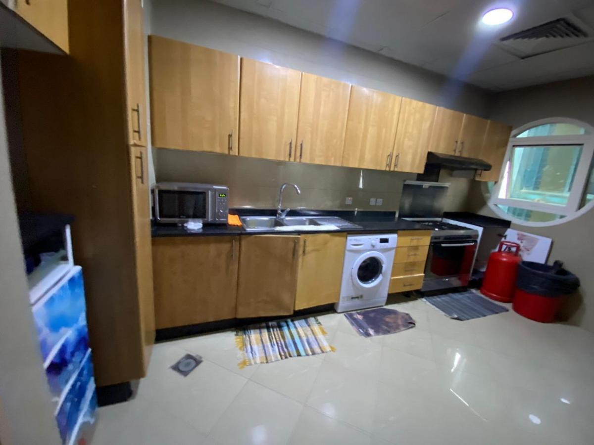 Nice Single Rooms For "Girls" Only In Dubai, Marina Exterior foto