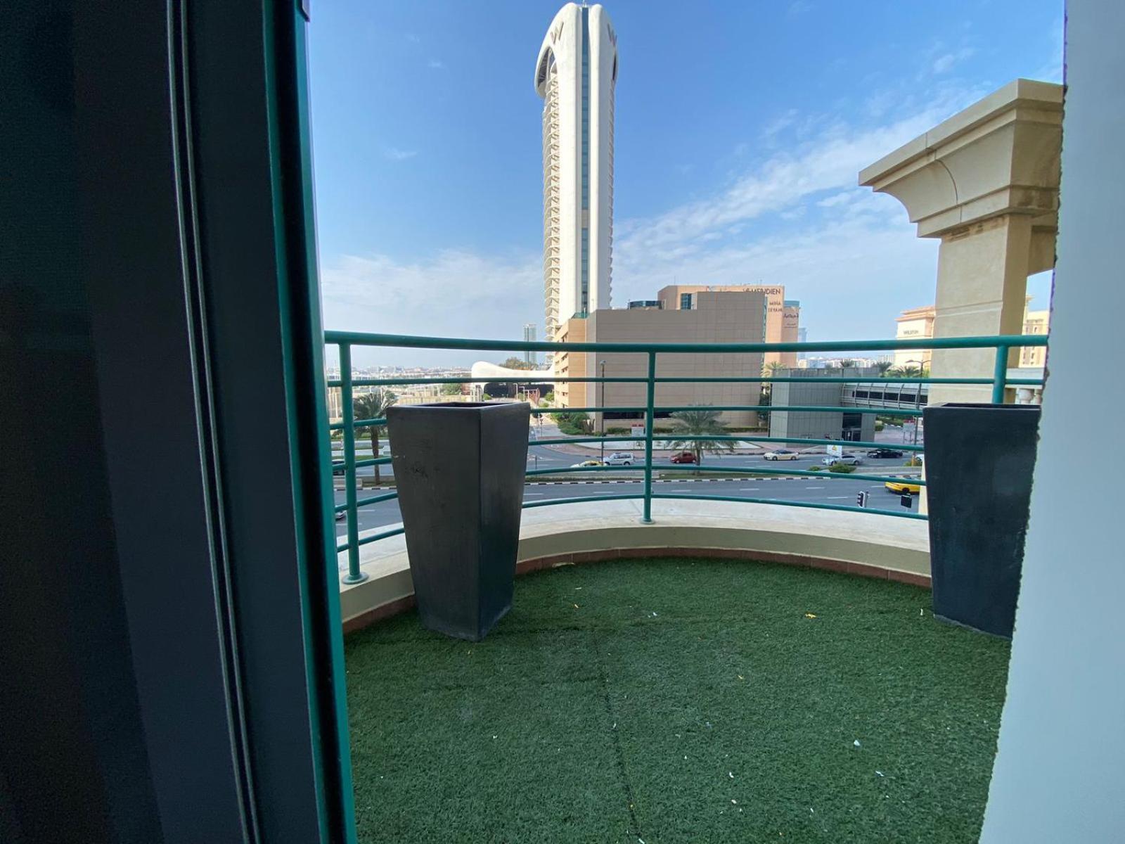 Nice Single Rooms For "Girls" Only In Dubai, Marina Exterior foto